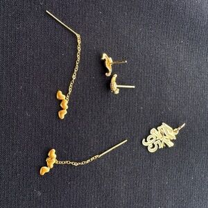 Elegant Gold Earrings Set